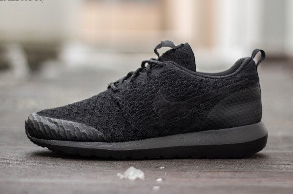 nike roshe flyknit noir